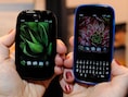 De Palm Pre Plus en Palm Pixi Plus draaien op WebOS.