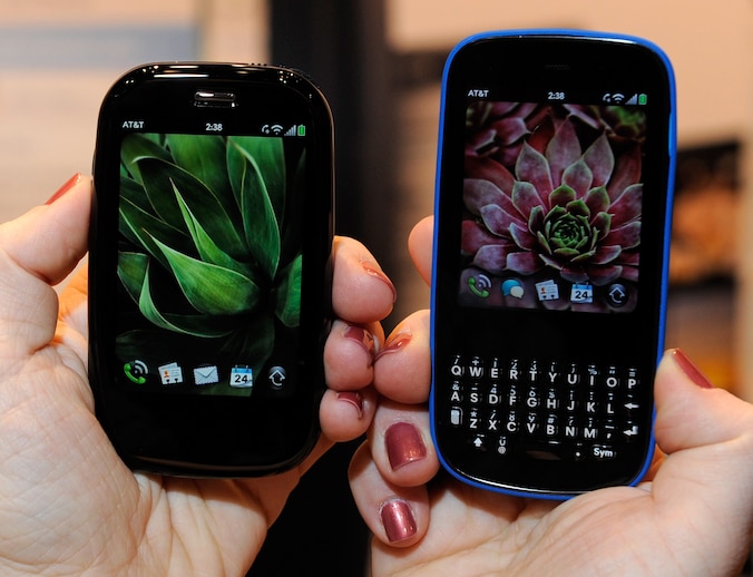 De Palm Pre Plus en Palm Pixi Plus draaien op WebOS.