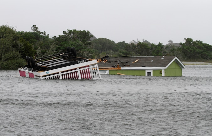 Trailers worden weggespoeld op een camping in North Carolina na de doortocht van tropische storm Hermine.
