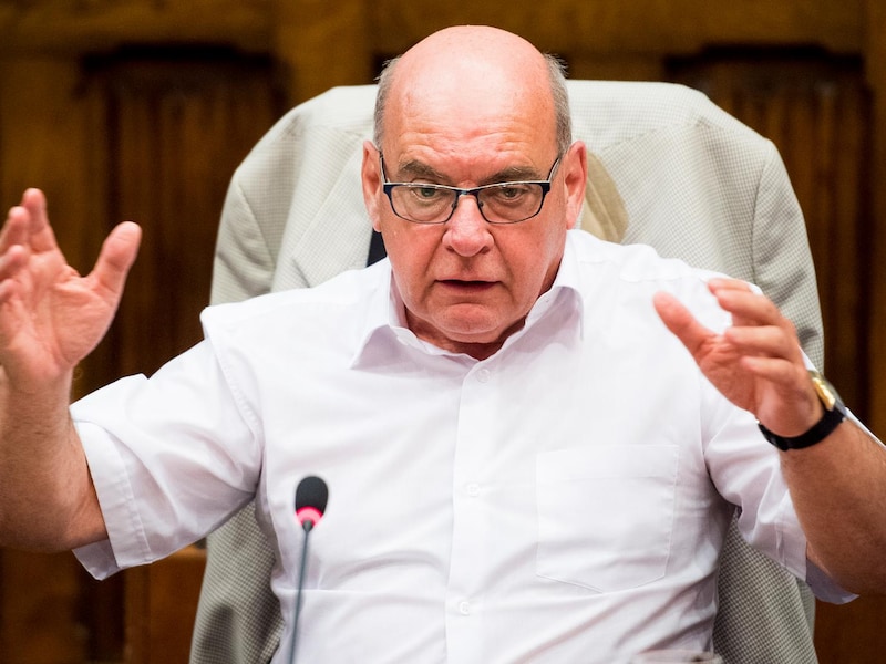 Gents burgemeester Daniël Termont is niet tevreden met het optreden van de regering.