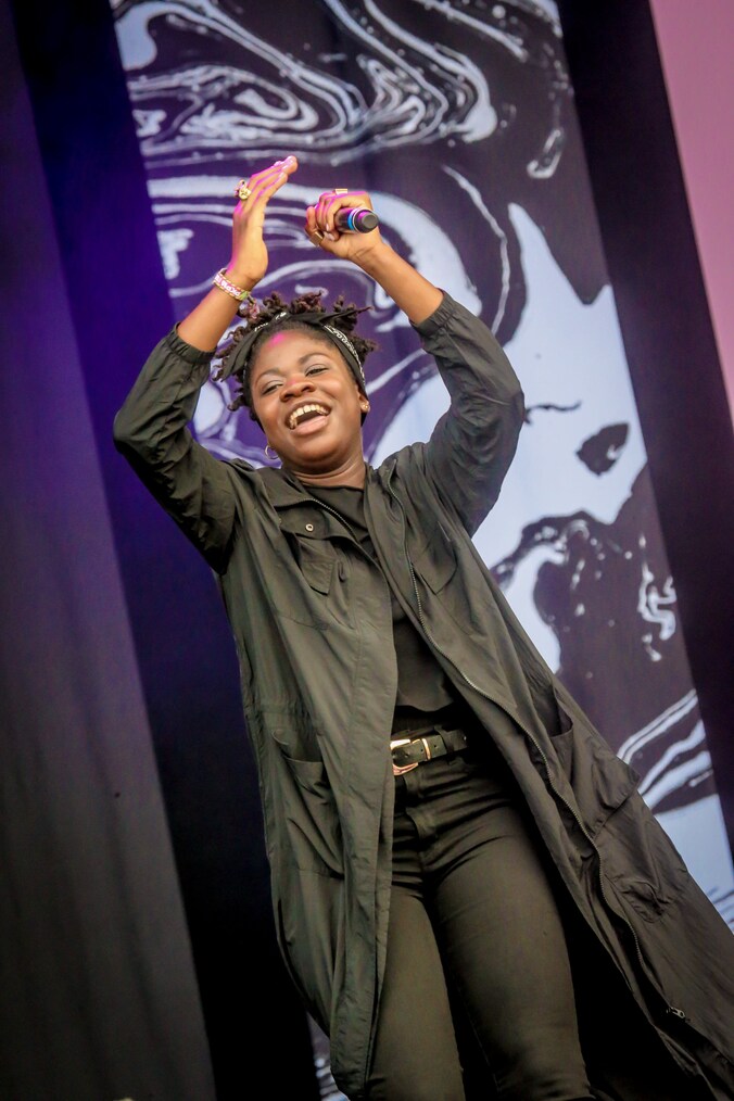 Coely op het podium van Pukkelpop.