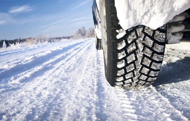 Winterbanden zijn geen excuus om je rijstijl niet aan te passen.