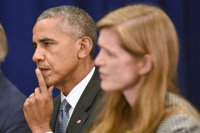 Barack Obama met de Amerikaanse VN-ambassadeur Samantha Power.