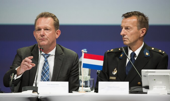 Wilbert Paulissen en Fred Westerbeke (rechts) tijdens de presentatie van het onderzoeksrapport
