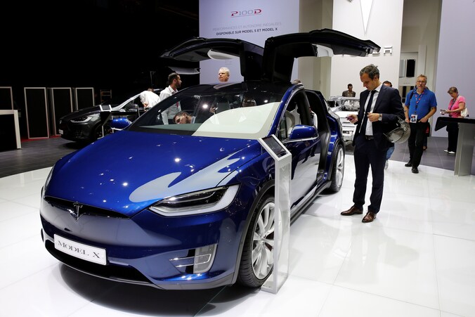 Tesla Model X werd eind september voorgesteld op het autosalon in Parijs.