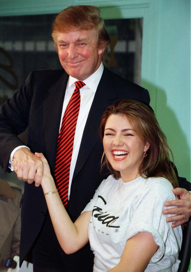 Trump poseerde met haar in 1996.