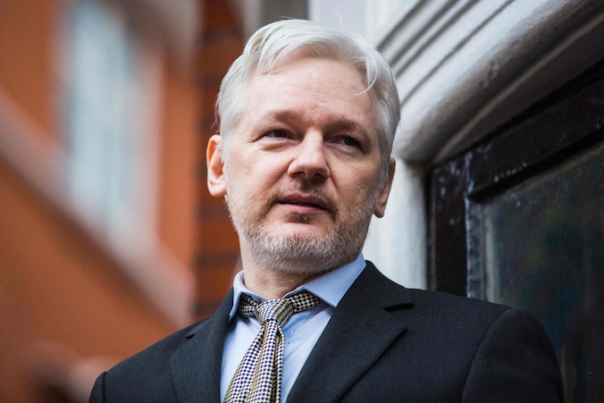 Julian Assange tijdens een vorige 'balkonscène' op 5 februari in Londen.