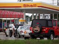 Extra lange rijen bij de tankstations in South Carolina nadat kustbewoners zijn opgeroepen te evacueren.