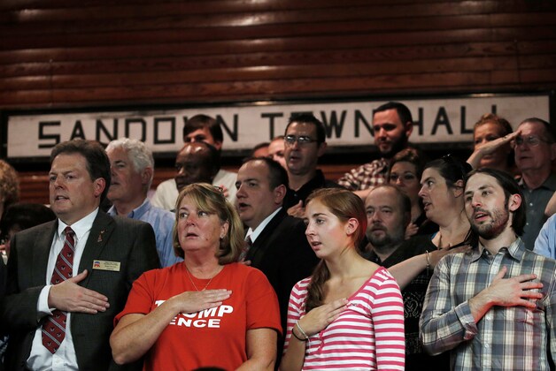 Aanhangers van Donald Trump wonen de generale repetitie bij in Sandown (New Hampshire).