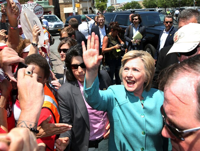 De Amerikaanse presidentskandidate Hillary Clinton ligt voor op Donald Trump in de recentste peilingen.
