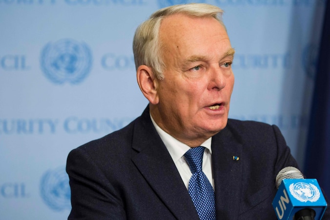 De Franse minister van Buitenlandse Zaken Jean-Marc Ayrault zei dat de bombardementen van de Syrische stad door Russische vliegtuigen op afkeuring van Frankrijk kunnen rekenen.