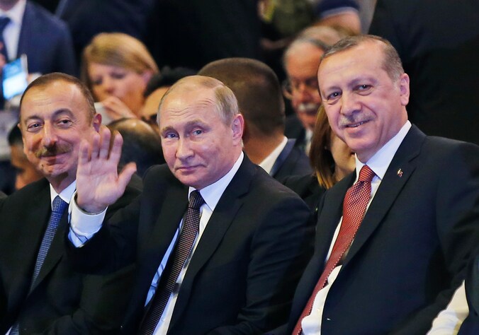 De Russische president Vladimir Poetin naast zijn Turkse ambtsgenoot Recep Tayyip Erdogan. De twee ontmoeten elkaar in het kader van het Wereldenergiecongres, maar de twee zullen het zeker over Syrië hebben.