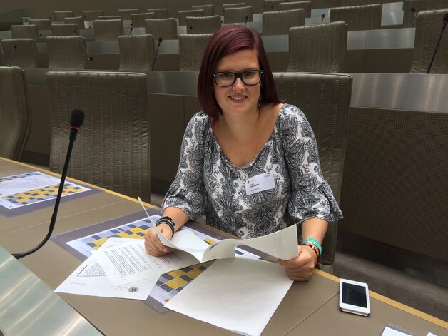 Amber draait dag mee in parlement | Regio | HLN.be