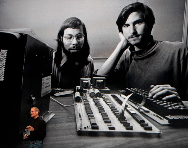 Steve Wozniak en Steve Jobs in de beginjaren van Apple.