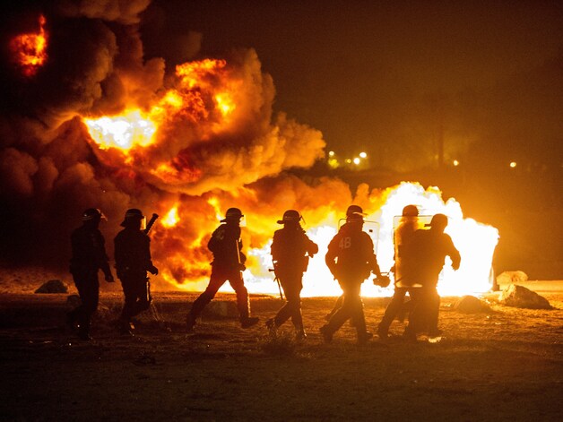 Aan de vooravond van de ontruiming ontstonden er al relletjes.