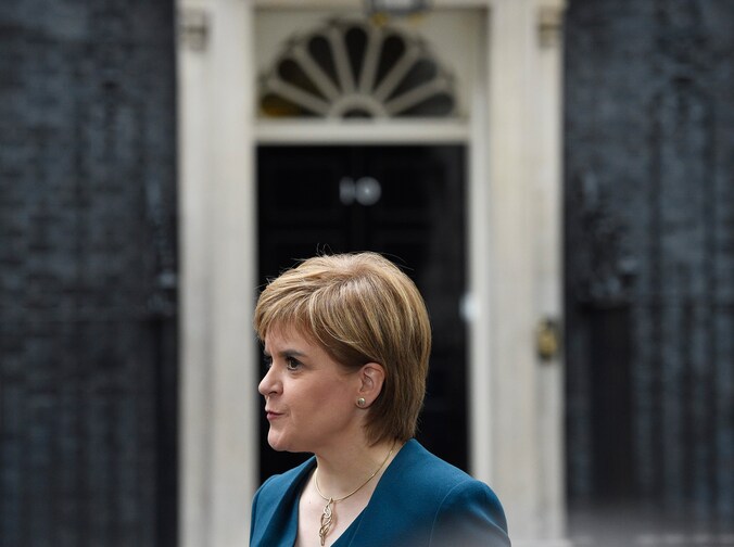 Schots premier Nicola Sturgeon van de Scottish National Party verlaat Downing Street 10, de ambtswoning van Brits premier Theresa May. (archieffoto)