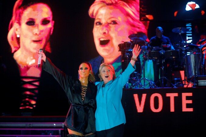 Jennifer Lopez op campagne met Hillary Clinton in Miami, in de belangrijke 'swing state' Florida.