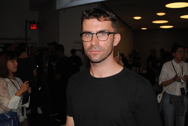 Anthony Turner backstage bij de Kenzo for H&amp;M show in New York