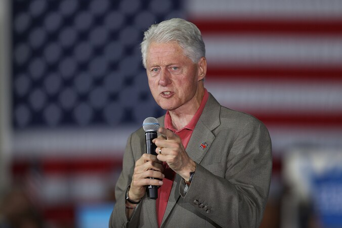 De FBI heeft onderzoekspapieren naar de voormalige president Bill Clinton gepubliceerd.