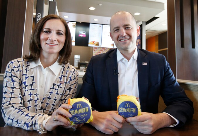 Evan McMullin, rechts op de foto.