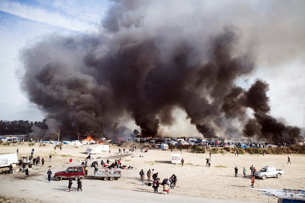 Beelden van de "jungle" in Calais in 2016.