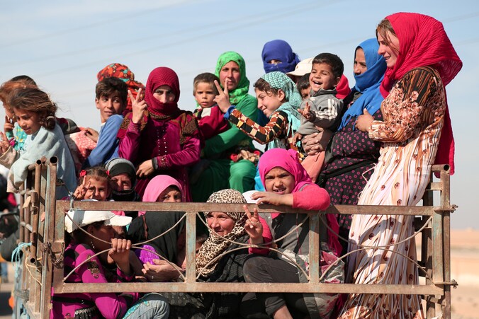 Zij konden het noorden van Raqqa nog ontvluchten, maar voor 23 burgers - waaronder vrouwen en kinderen - was het te laat: zij stierven dinsdagnacht bij een luchtaanval in al-Heisha.