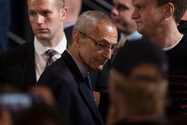 Hillary Clintons campagneleider John Podesta.