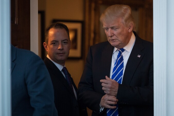 Reince Priebus samen met Donald Trump.