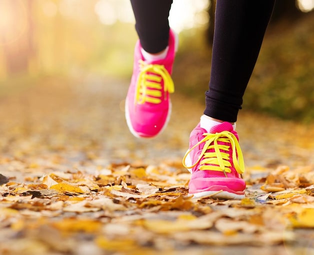 Een wandeling of lichtjes sporten tijdens een verkoudheid kan zeker geen kwaad