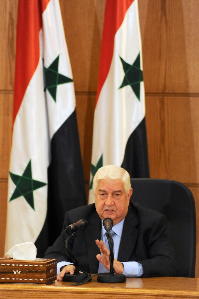 Minister van Buitenlandse Zaken Walid al-Moallem stelde dat Damascus niet zal toestaan dat de mensen in oostelijk Aleppo "gegijzeld worden door 6.000 criminelen".