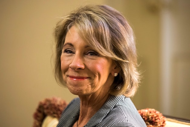 Betsy DeVos, toekomstig minister van Onderwijs en miljardair.
