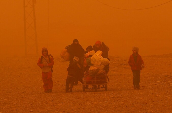 Door de zandstorm vlucht een groep van Mosoel naar Gogjali.