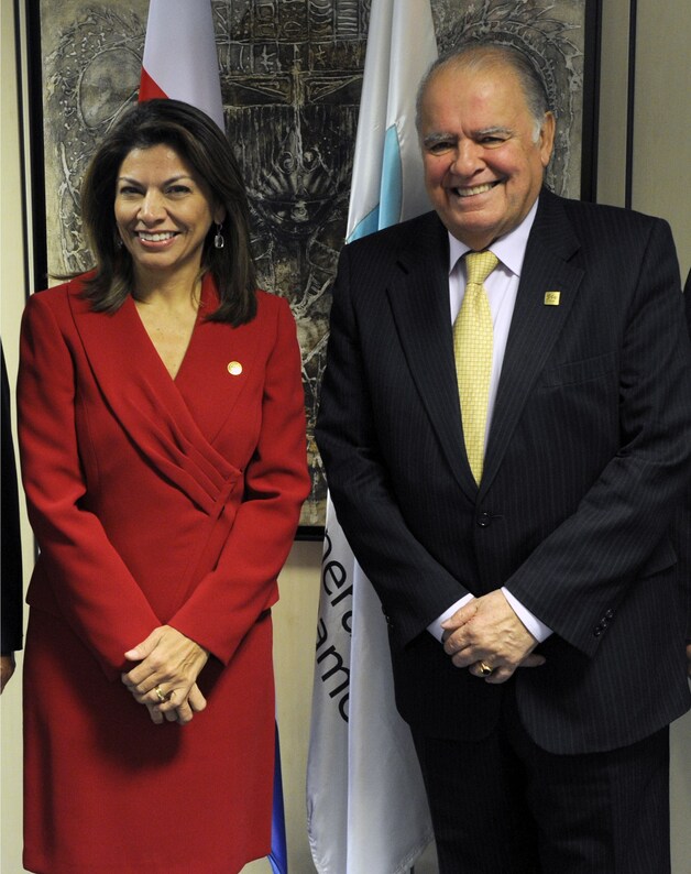 Laura Chinchilla (l).