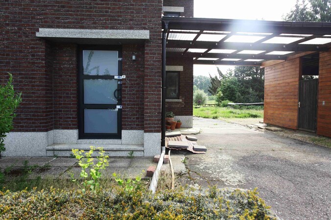 Het huis in Loksbergen waar Janssen in 2007 nog een barbecue organiseerde voor zijn klas. Ook collega Raf L. was daarbij aanwezig.