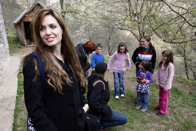 Twee jaar geleden bezocht Angelina Jolie als VN-ambassadrice moslimvluchtelingen in Bosnië.