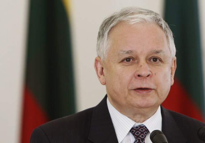De Poolse president Lech Kaczynski en zijn vrouw zaten in het vliegtuig dat op weg was naar een herdenking.