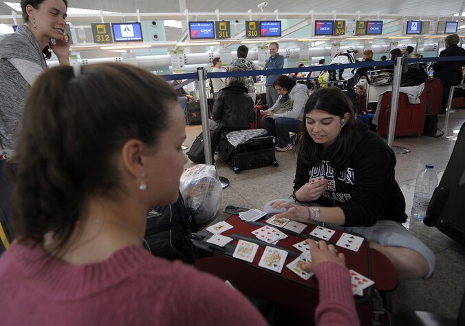 In afwachting van een casino werd er al duchtig gekaart op de luchthaven van El Prat.