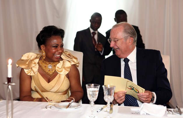 De Congolese 'first lady' Olive Kabila, naast koning Albert II.