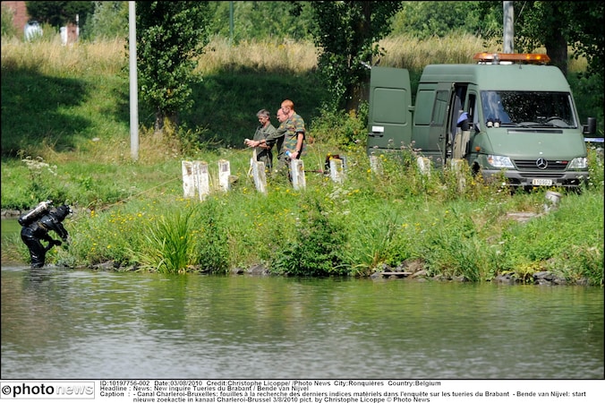 Nieuwe zoekactie in het kanaal Brussel-Charleroi in augustus 2010. Moustique hekelt het onderzoek van 1986.