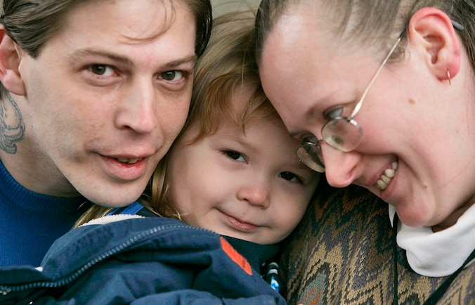 Heath Campbell, zijn vrouw Deborah en de kleine Adolf in 2008.