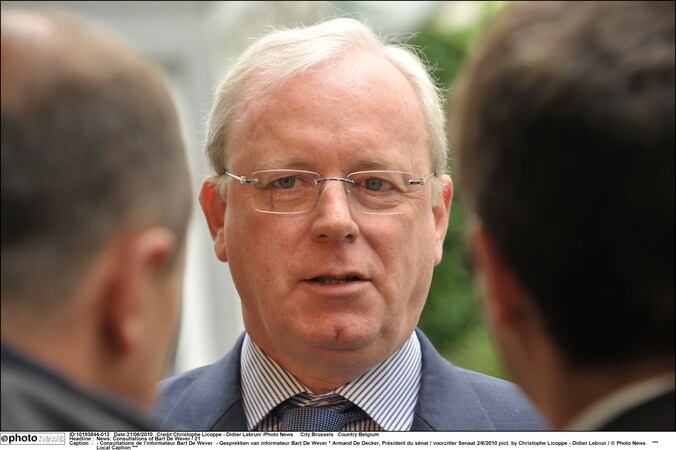 Armand De Decker (MR) verdedigt de prins.