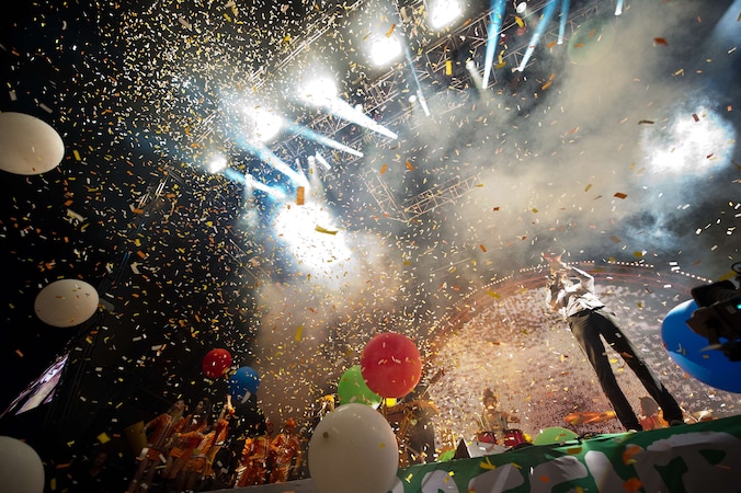 Flaming Lips tijdens hun optreden op Glastonbury Festival 2010.