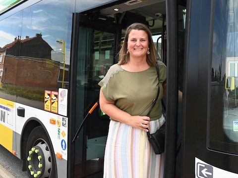 Schepen van Mobiliteit Nele Demuynck (ROX) benadrukt dat betaalbaar nachtvervoer een belangrijke rol speelt in de verkeersveiligheid. 