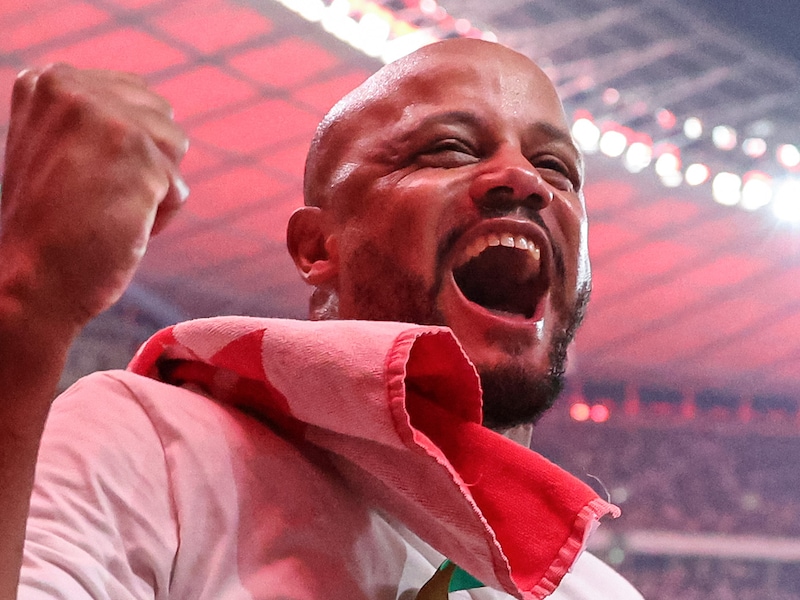 Hoe ze in een poepchic hotel in Parijs getuige waren van Vincent Kompany die ‘Anton aus Tirol’ begon te zingen