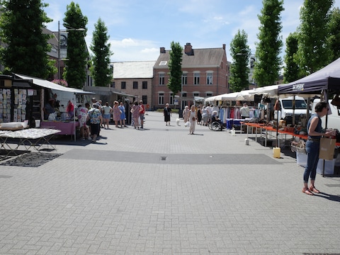 De vrijdagmarkt krijgt op 7 augustus opnieuw een XL-versie met extra kramen.
