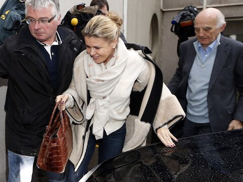 Corinna Schumacher wijkt niet van de zijde van haar man Michael