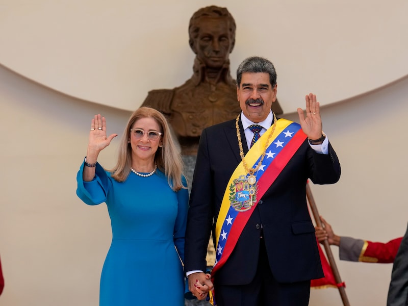 Archiefbeeld. De Venezolaanse president Nicolas Maduro en zijn vrouw Cilia Flores in Caracas. (10/01/25) 