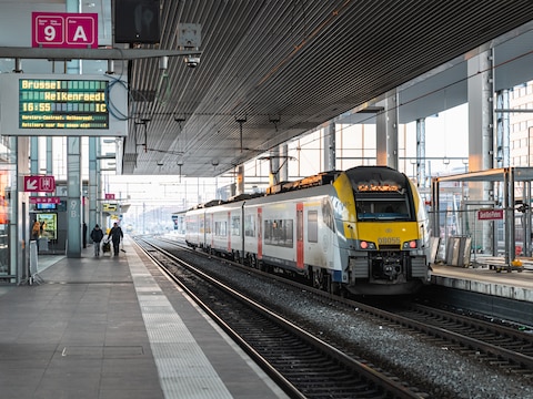 Door spoorwerken rijden tijdens twee weekends in september vervangbussen tussen Gent en Brugge.  