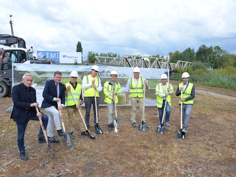 Eerste spadesteek symbolisch startschot voor werken aan nieuwe Durmebrug in Waasmunster.