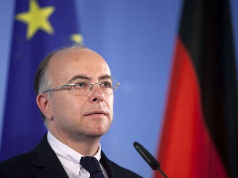 Volgens de Franse minister van Europese Zaken, Bernard Cazeneuve, komen de euro-obligaties er hoe dan ook, het is alleen nog niet duidelijk wanneer.